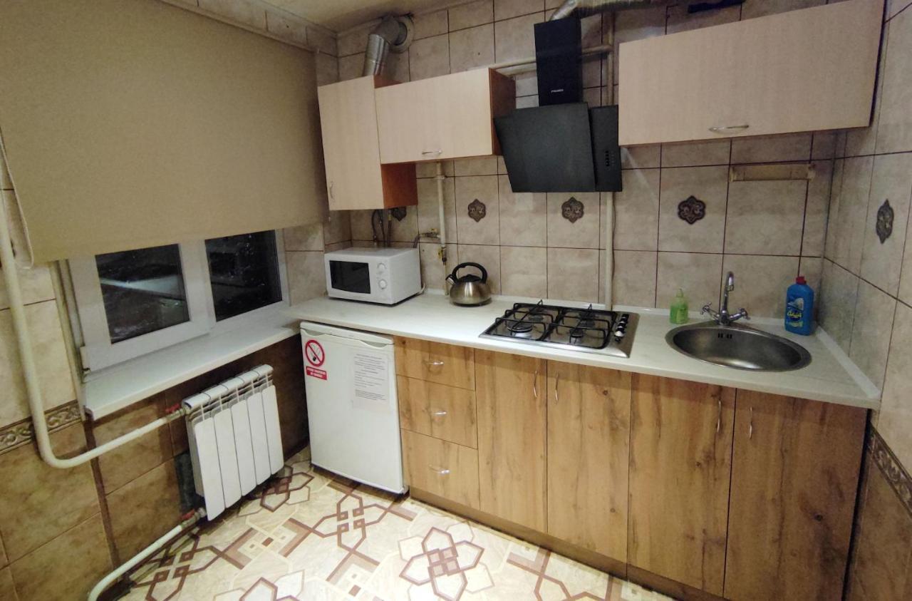 Апартаменты В Центре Металлургов 27 Kr Apartments 크리보이 로그 외부 사진