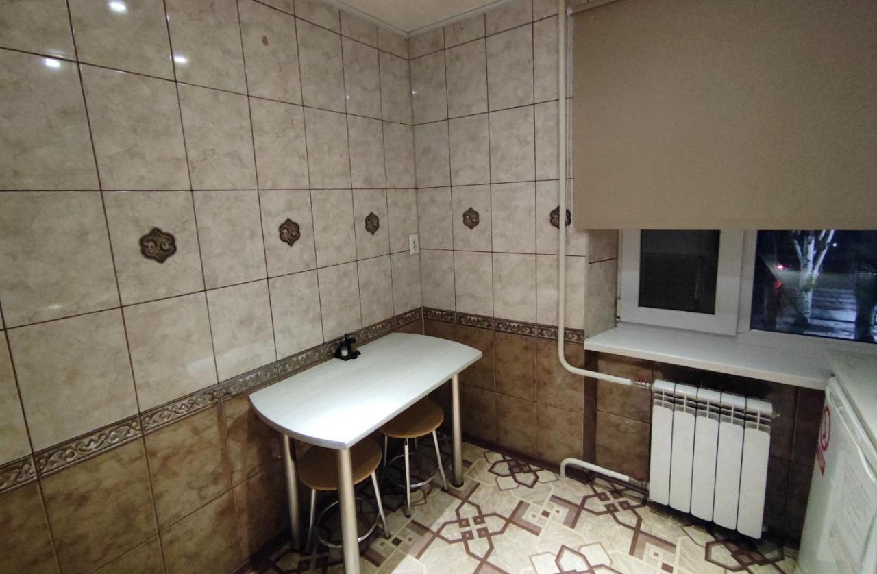 Апартаменты В Центре Металлургов 27 Kr Apartments 크리보이 로그 외부 사진