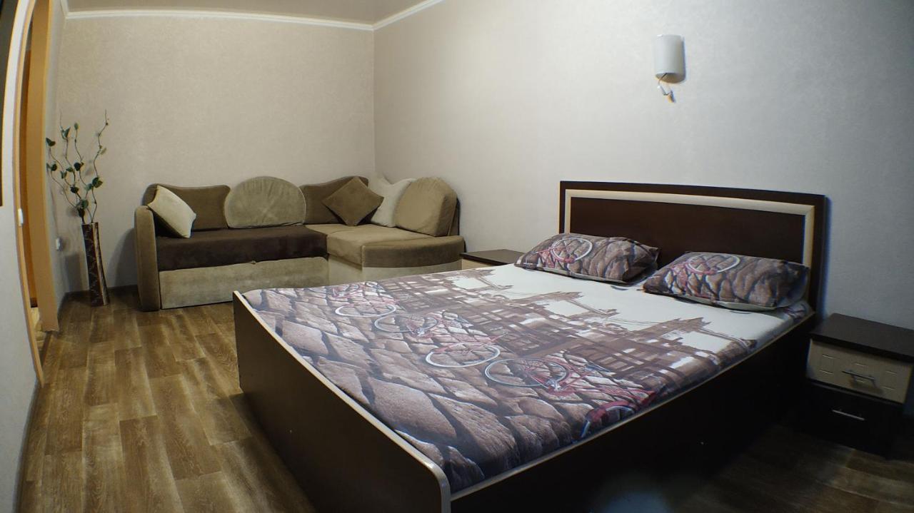 Апартаменты В Центре Металлургов 27 Kr Apartments 크리보이 로그 외부 사진