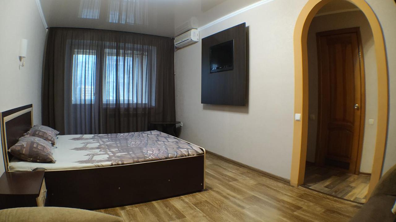 Апартаменты В Центре Металлургов 27 Kr Apartments 크리보이 로그 외부 사진