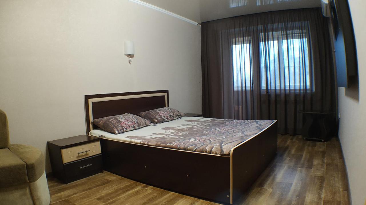 Апартаменты В Центре Металлургов 27 Kr Apartments 크리보이 로그 외부 사진